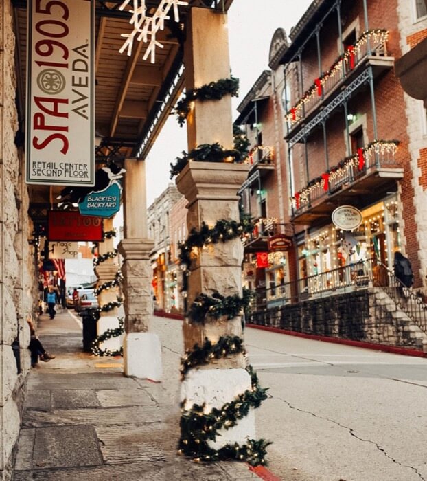 Eureka Springs Christmas events 3 Nofocalpoint 2 e1747404292558 copy